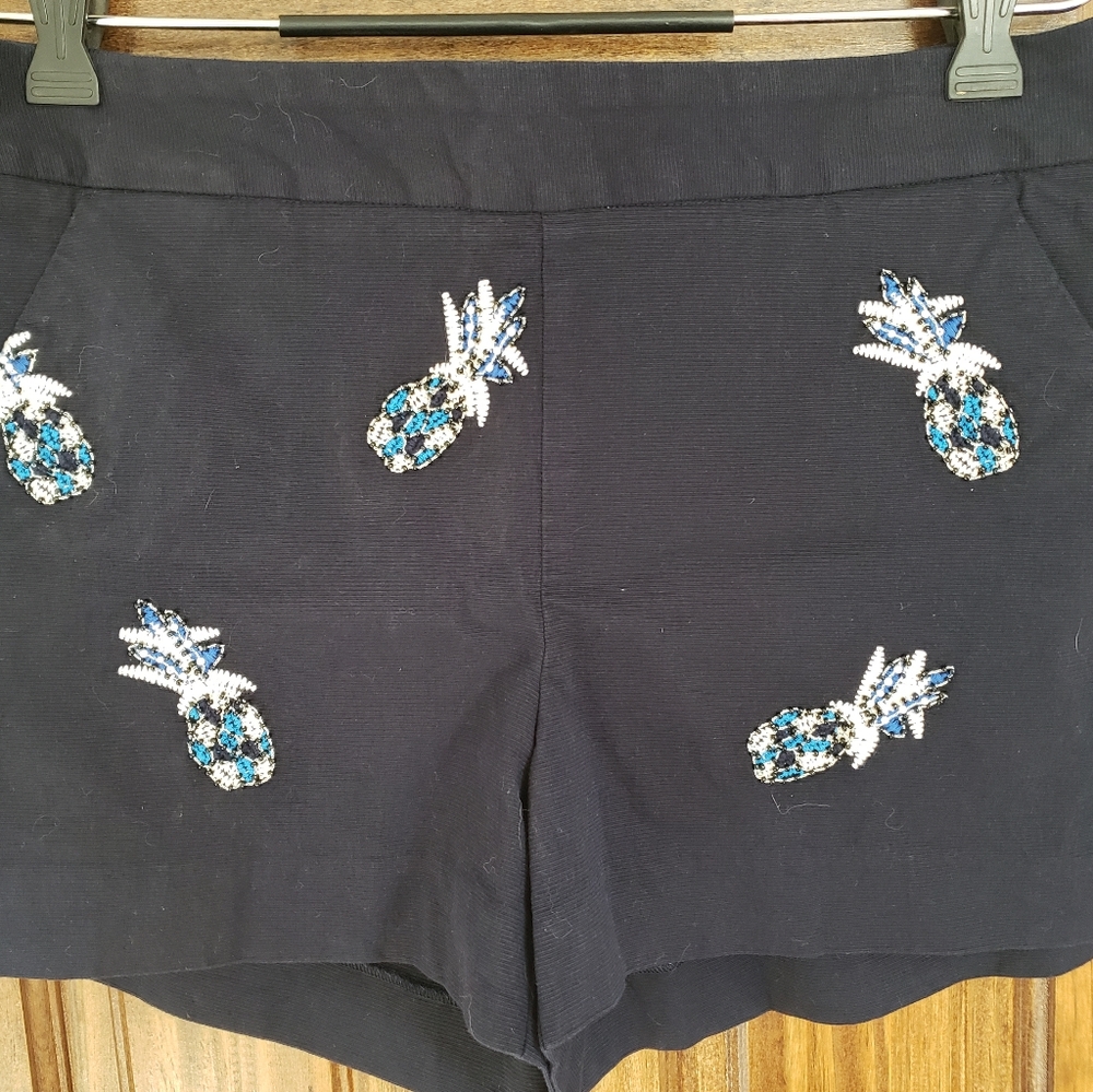 LOFT size 6 Navy Shorts w/pineapples